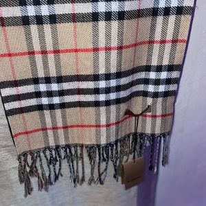 The Classic Check Cashmere Burberry’s Scarf